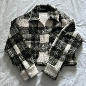 Abercrombie & Fitch Cropped Sherpa Shirt Jacket